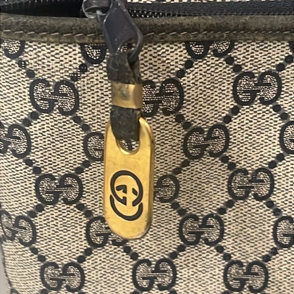 Gucci Lee vintage shoulder bag with the classic red and blue handles